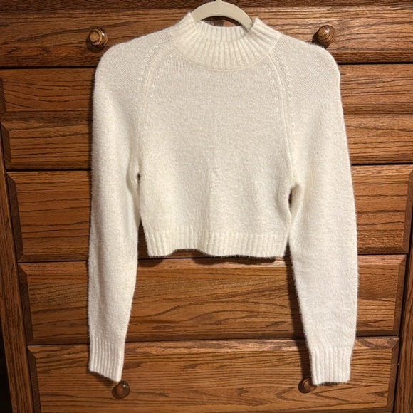 NWOT Urban Outfitters Avril Cropped Mock Neck Sweater - Picture 8 of 10